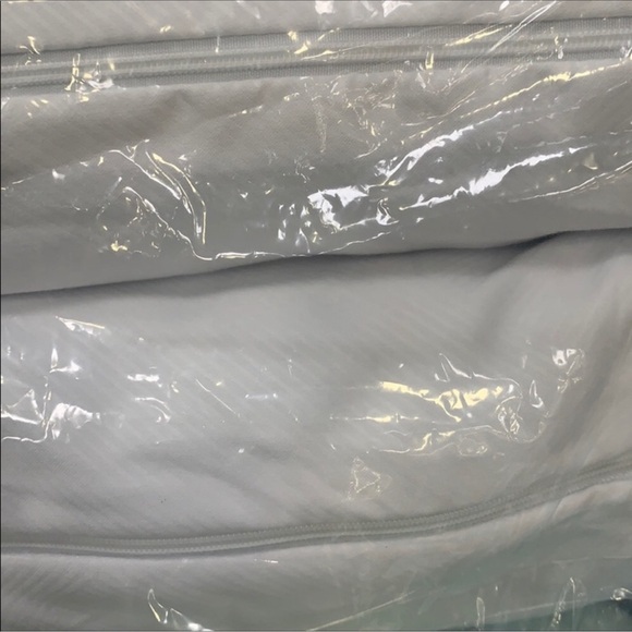 2 Pack Serta Cooling Gel Memory Foam Pillows - Picture 9 of 9